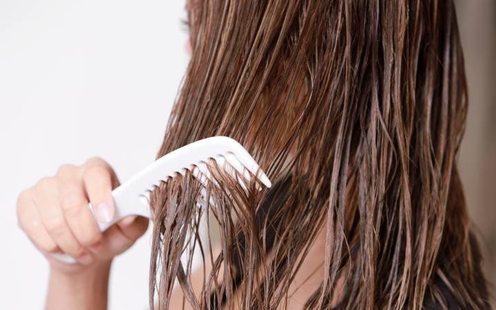 Wet Hair Care: 7 Essential Tips to Follow 1 wet hair